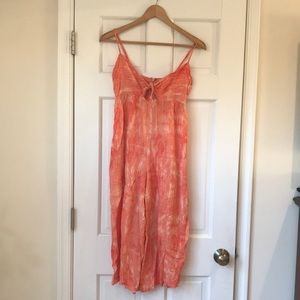 Super cute, vibrant jumpsuit! And has pockets!